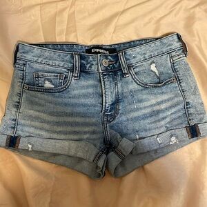 Express | Relaxed Low Rise Rolled Hem Jean Shorts | Size: 0 (stretch +)